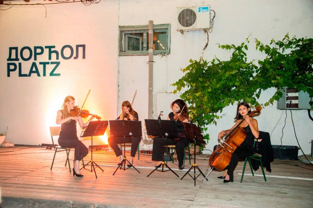 Bazar ženskih inicijativa Atina Wonder Strings